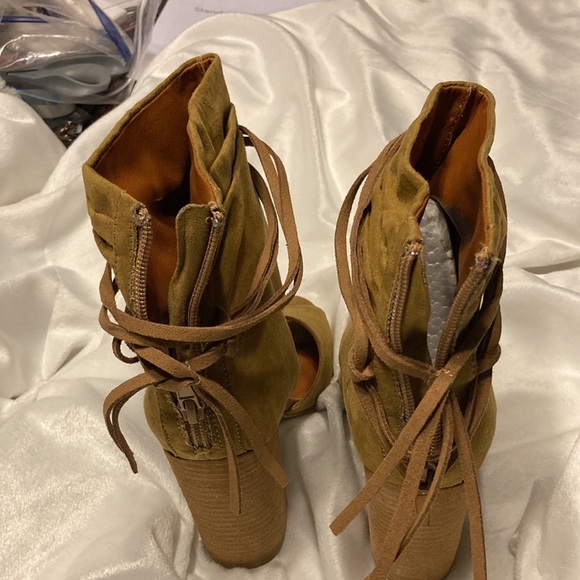 Dolce Suede leather shoes - Size 6M - Picture 4 of 7